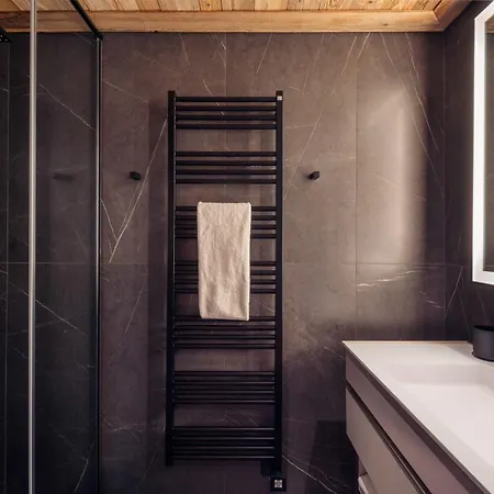 Antares Ursa 402 - Luxury Inski Out Apartment